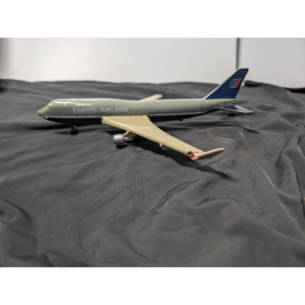 Vintage Plastic United Airlines Boeing 747-400 Toy‎ Airplane 12